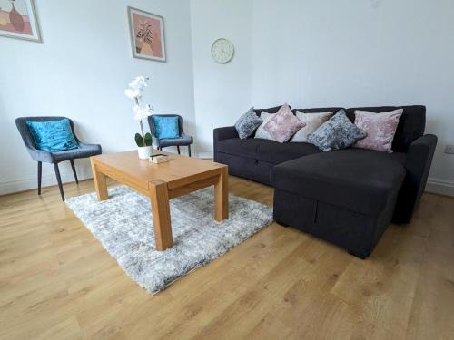 Seisdon House | Pass the Keys Spacious Comfortable 3 Bedroom House