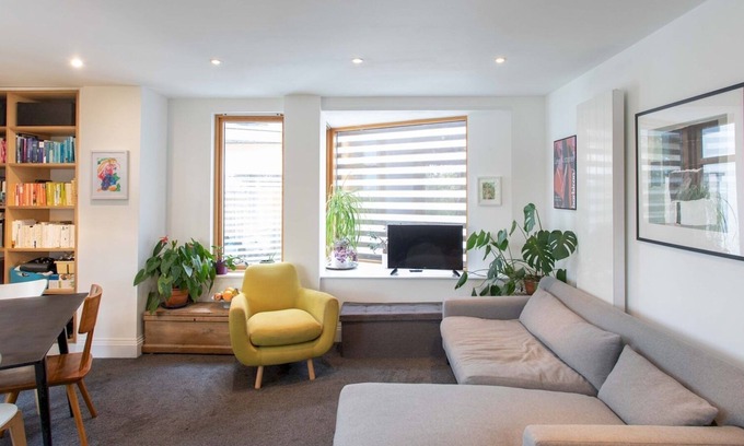 Leabridge Apartment | Pass the Keys | Spacious 2BR Waterside Views