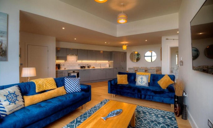Hayling Island Apartment | Pass the Keys Stunning Luxury Marina Apartment