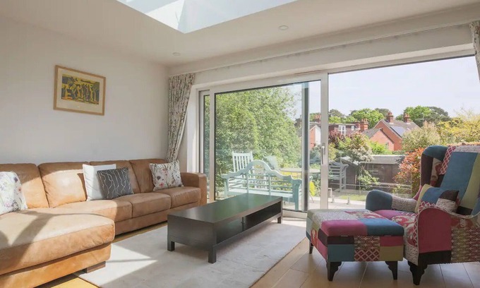 Sunninghill Apartment | Pass the Keys | Super Chic Apartment in Beautiful Sunninghill