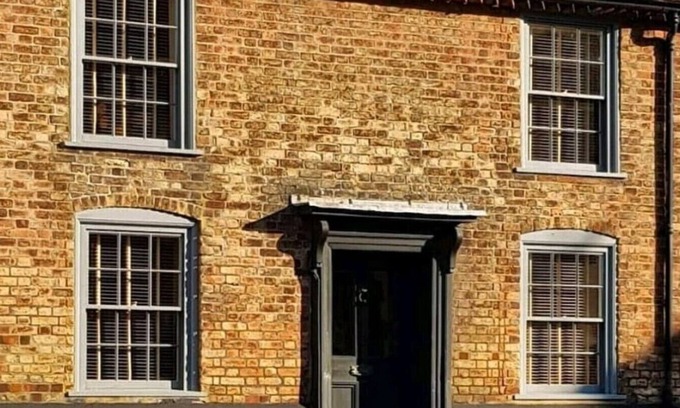 Lydd House | Pass the Keys | Super Stylish Georgian House near famous beaches