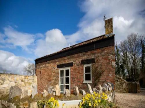 Wedmore House | Pass The Keys Wilf's Barn, Wedmore a romantic cottage for two