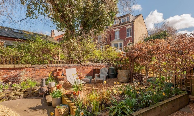 Headingley House | Pass the Keys | Wonky Cottage with amazing garden