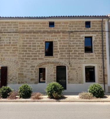 Montaren-et-Saint-Mediers House | passage 1