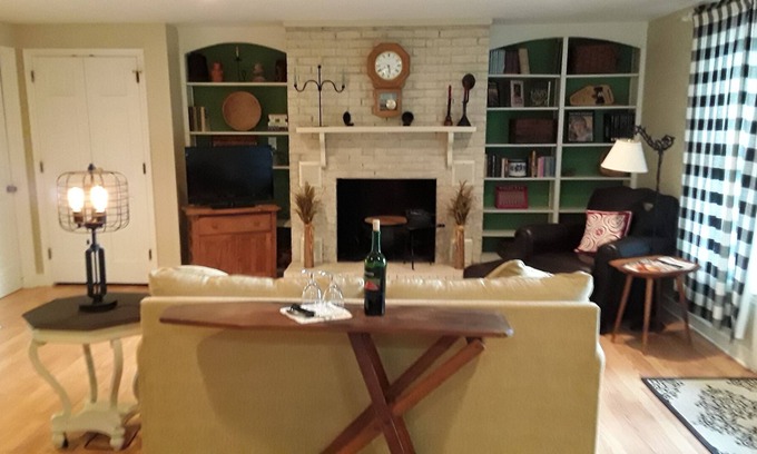Greensboro Apartment | Pastoral retreat in the middle of Burmil Park, yet minutes from amenities