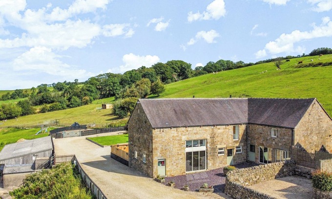 Leek Cottage | PASTURES BARN, pet friendly, character holiday cottage in Leek