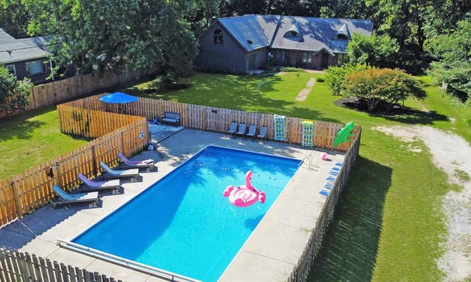 Fair Plain House | 🌊 Pat's Pool House & Sauna – Your Ultimate Lakeside Playground