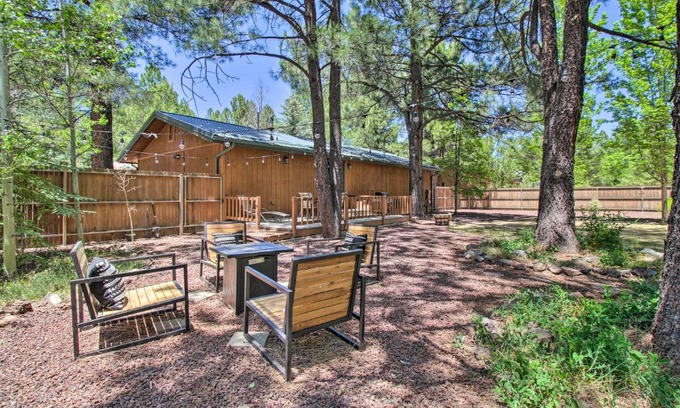 Pinetop House | Patio, Fenced Yard Pet-Friendly Pinetop Cabin!