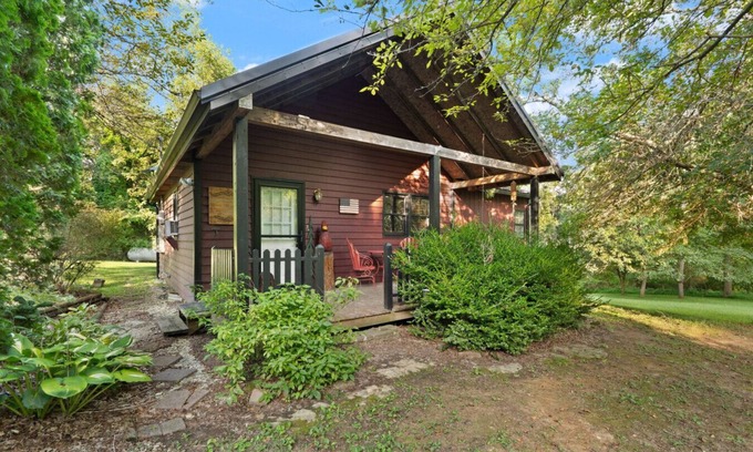 Birdseye Cabin | Patoka Lake, Stones Throw Cabin