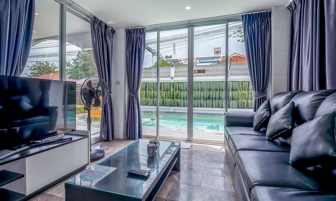 Na Kluea Villa | Pattaya Pool Villa