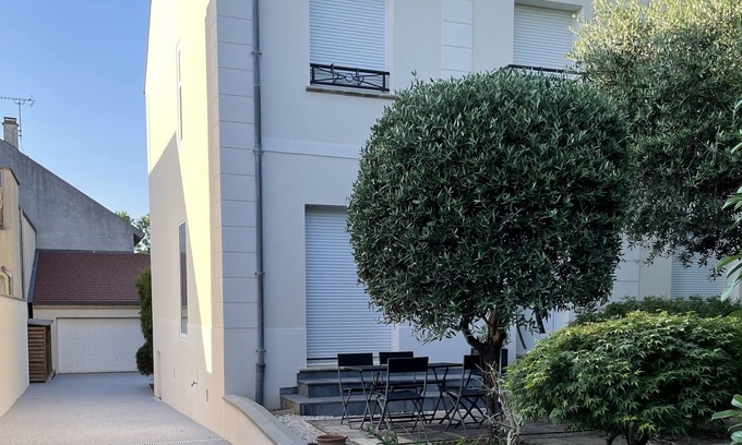 Champs-sur-Marne House | Pavillon 8 Personnes Entre Paris & Disney, Proche Bords de Marne