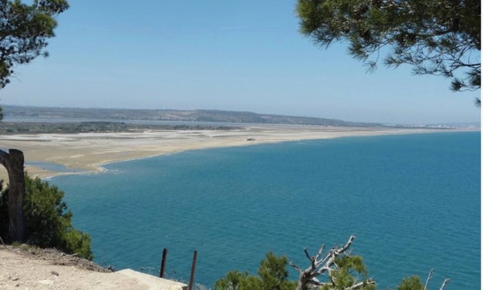La Franqui-Plage Cabin | Pavillon au la Franqui, a stone's throw from the sea.