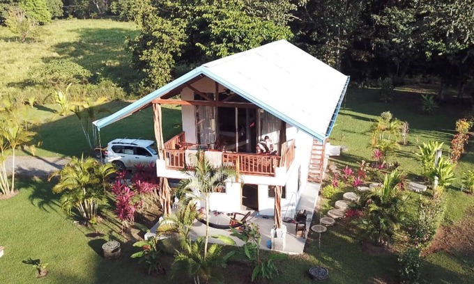 Pavones House | PAVONES Modern BUNGALOW, Close to SURF! WIFI, AC, HOT H20! 2 min Walk to Beach.