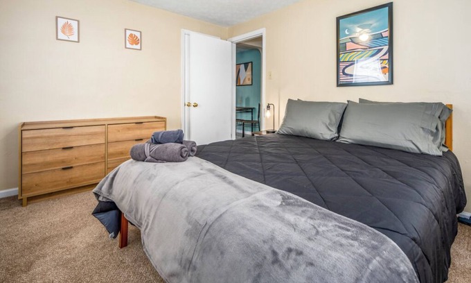 Oakwood Apartment | Paws & Peace – Cozy 1BR Ground Flr Gem in Dayton