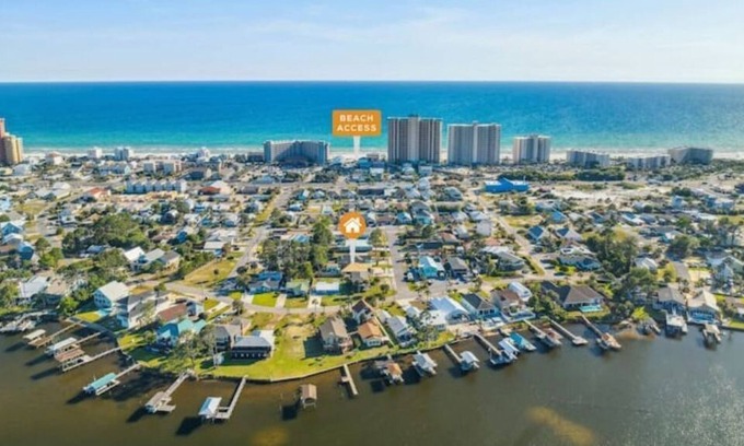 Thomas Drive Apartment | PCB Private Studio Pet Friendly blocks from beaches attractions