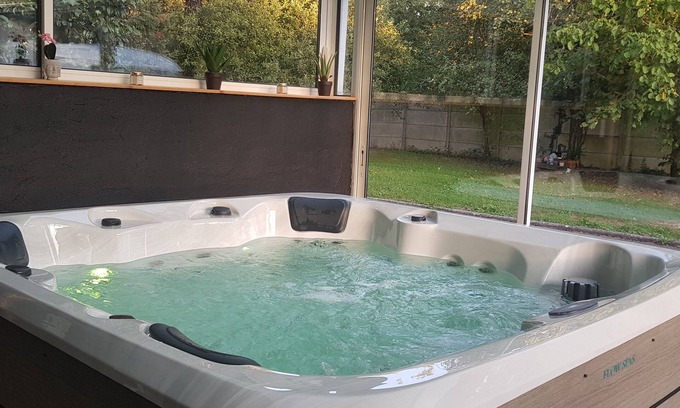 Noyal-sur-Seiche House | Peaceful house with garden, terrace, Jacuzzi