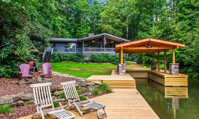 Lake Toxaway House | Peace and Seclusion - at Pair-A-Dice Cove in Beautiful Lake Toxaway.
