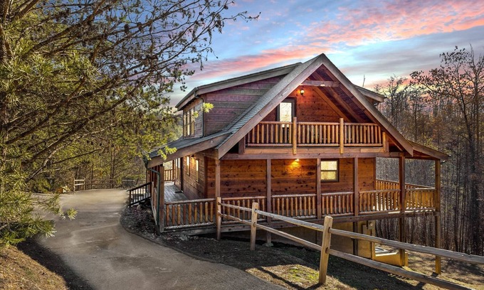 Gatlinburg - Pigeon Forge Cabin | Peace Of Mind 3 Bedroom Cabin by RedAwning