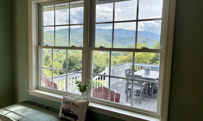 Townsend House | Peace Of Paradise 2 Bedroom Home by RedAwning