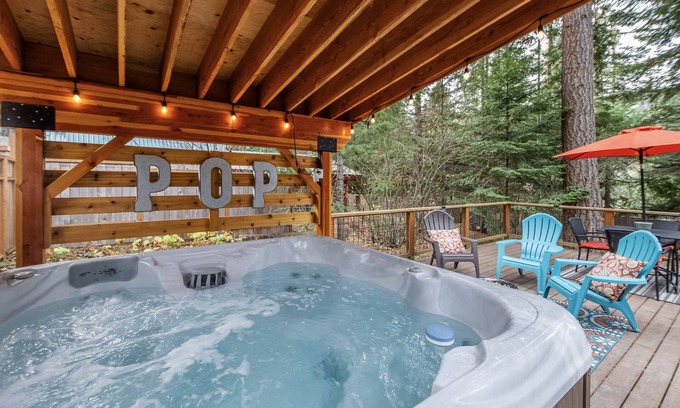 Leavenworth Cabin | Peace of Pine-Fenced, Hot Tub, WIFI, Close to Lake