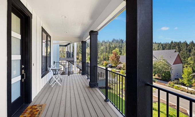 Eugene House | Peace Under the Pines: 2.5 Miles to U of O