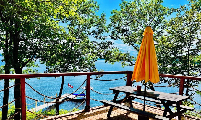 Mansfield-et-Pontefract Ski Chalet | Peaceful and Cozy Waterfront Cottage Retreat in Québec overlooking Ottawa River