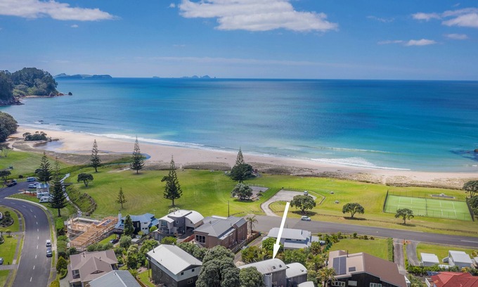 Onemana House | Peaceful 4BR Home with Spa Near Whangamata
