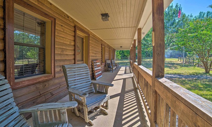 Tuscumbia Cabin | Peaceful Alabama Cabin on Secluded Acreage!