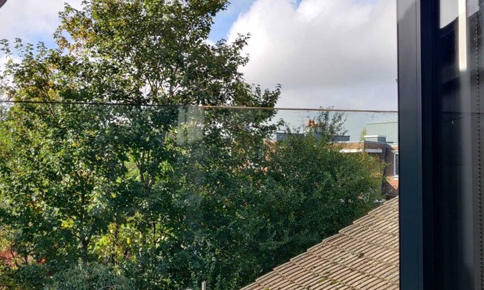 Coppetts House | Peaceful and cosy double bed room with skylight in modernised Edwardian house.