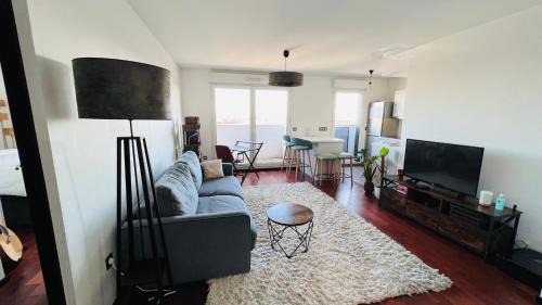 Noisy-le-Sec Apartment | Peaceful and Cosy Flat with Secured Free Parking and Balcony