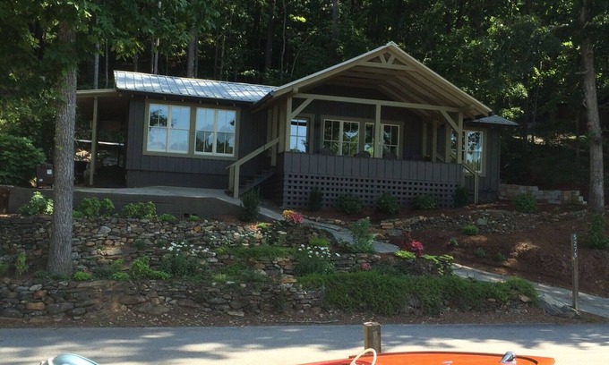 Tiger Cottage | Peaceful and cozy! Murray Cove Cottage On Beautiful Lake Burton