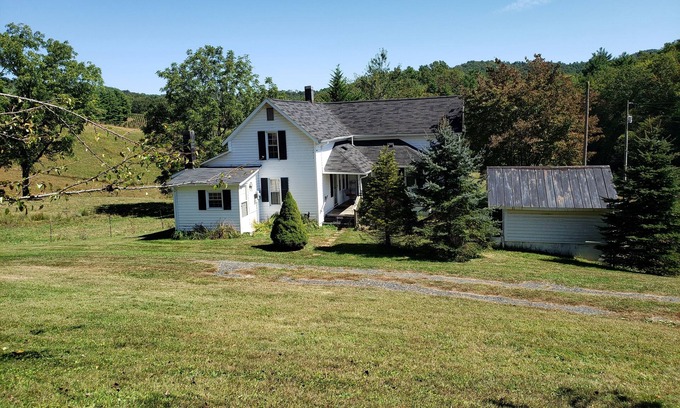 Jefferson House | Peaceful and private in this 1922 authentic farmhouse.