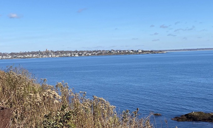 Middletown House | Peaceful and vacation ready home near beaches, mansions and golf
