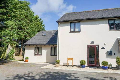Barnstaple House | Peaceful Annexe With Patio Near Coast & Exmoor