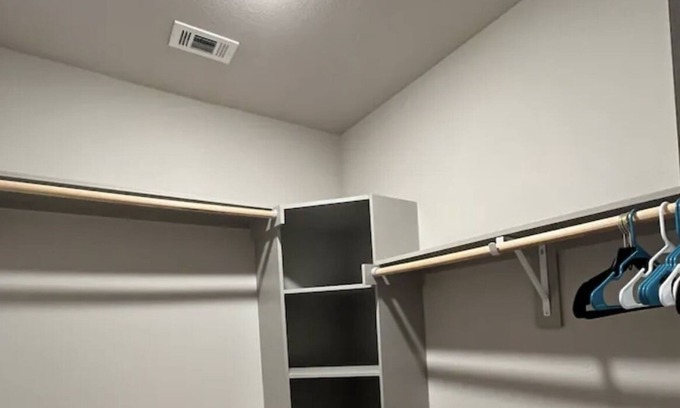 Cloverleaf Apartment | Peaceful apartment East Houston