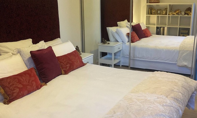 Randwick Apartment | Peaceful Apartment- only a stone’s throw from the beach
