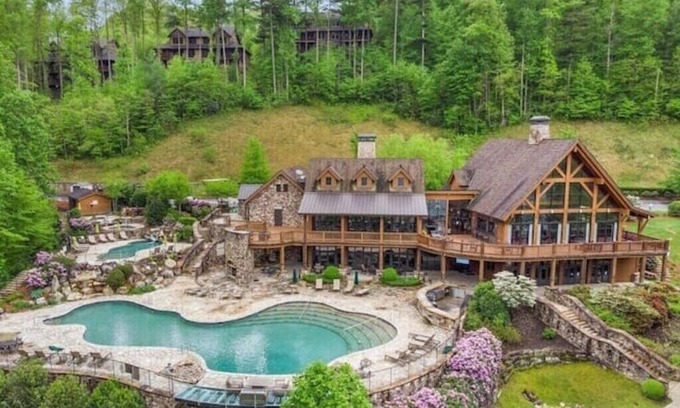 Bear Lake Reserve Cottage | Peaceful Bear Lake Reserve home near Castle Ladyhawke wedding venue & Cashiers