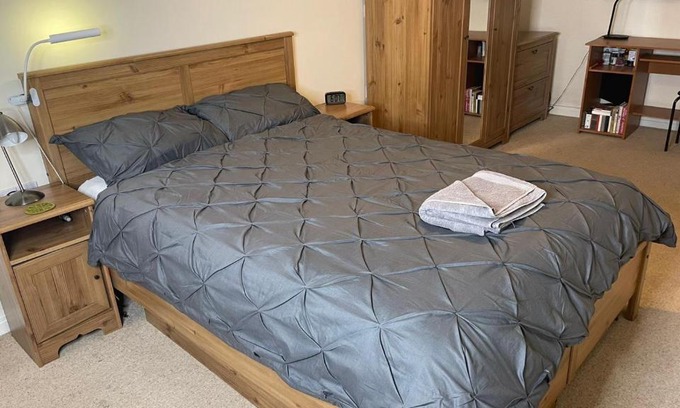 Birstall Apartment | Peaceful bedroom in birstall
