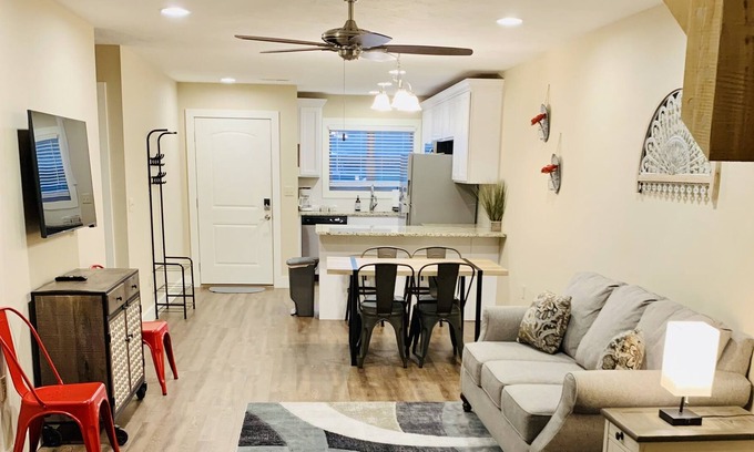 Branson House | Peaceful Branson Retreat - New Finishes - Great for families and small groups!
