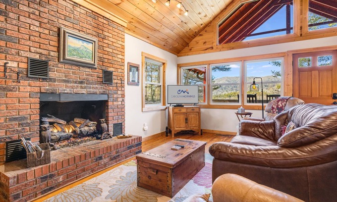 Hendersonville Cabin | Peaceful Cabin w/Mountain Views, Trails + Biltmore Pass | Pet-Friendly