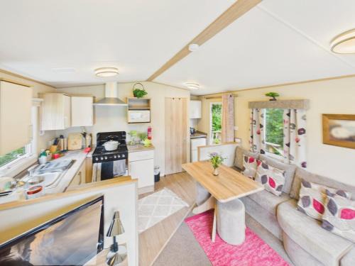 Relubbus Ski Chalet | Peaceful Caravan Stay at River Valley Country Park, Cornwall