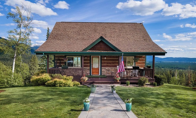 Kalispell Ski Chalet | Peaceful chalet, 30 min to Glacier NP, views of Flathead Valley, Heaven on Earth