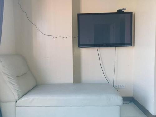 Valencia House | Peaceful City View Condo for Rent in Quezon City