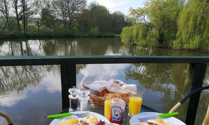 Hadlow Down Cabin | Peaceful, Cosy and Secluded Lakeside Fisherman's Huts