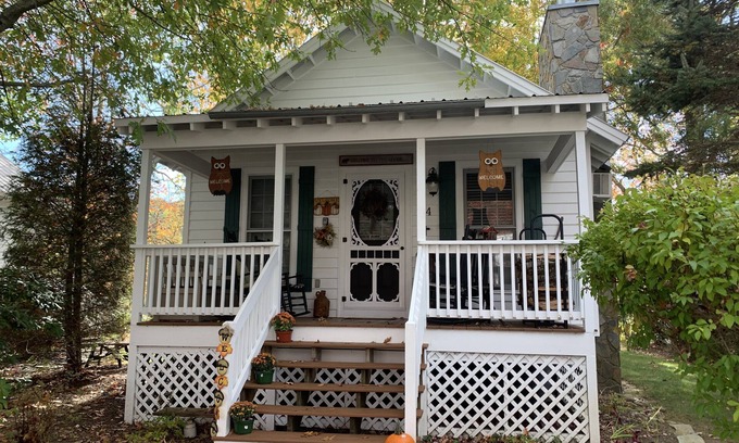 Altamont Cottage | Peaceful Cottage on Linville River. Hike Blue Ridge mountains. Visit winery.