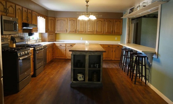 Thompsonville House | Peaceful Country Escape Pond & Private Hot Tub