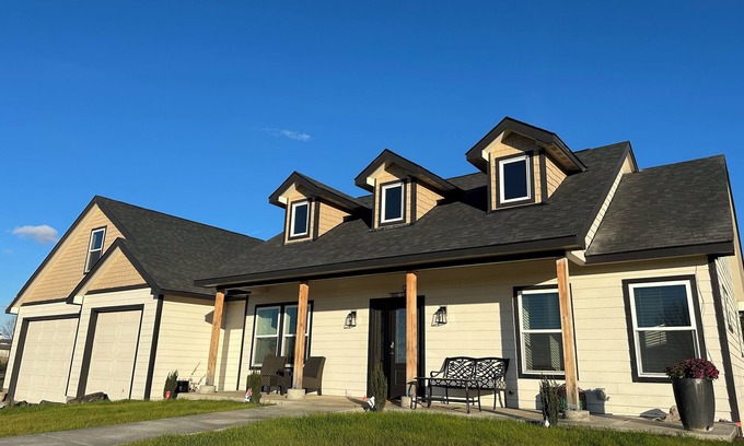 Walla Walla House | Peaceful countryside 2 Br new house near wineries!