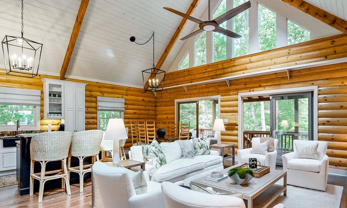 Cullowhee House | Peaceful Cove Lake House - Private Lake Glenville Access
