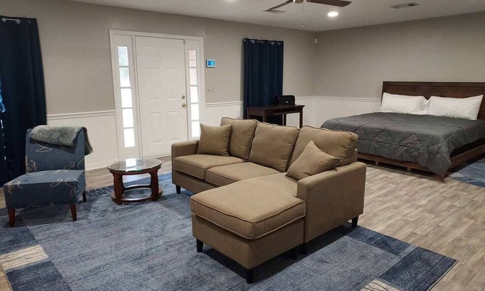Columbus House | Peaceful | Cozy | Escape
