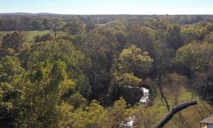 Rose Cabin | Peaceful creek-front cabin in the Ozark foothills, near historic Cherokee sites